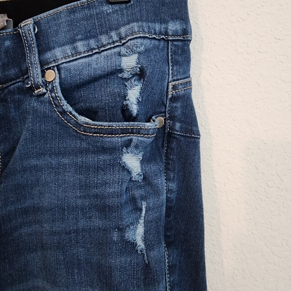 Torrid Bombshell skinny cropped destructed denim sz 10 - Picture 3 of 7
